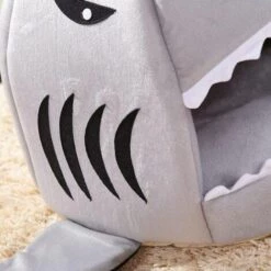 GDRHVFD Lit Doux En Forme De Requin Pour Chien Ou Chat - Coussin Chaud En Forme De Requin - Sac De Couchage Doux - Gris S 11 GDRHVFD Lit Doux En Forme De Requin Pour Chien Ou Chat - Coussin Chaud En Forme De Requin - Sac De Couchage Doux - Gris S -Promos Litière et bac à litière Magasin 45883901 5
